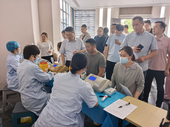 热血高新 情暖万家 高新区管委会组织无偿献血活动