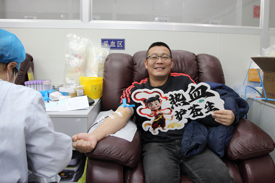臂膀相连，温暖传递！这场跨越企业与社区的献血行动暖意融融