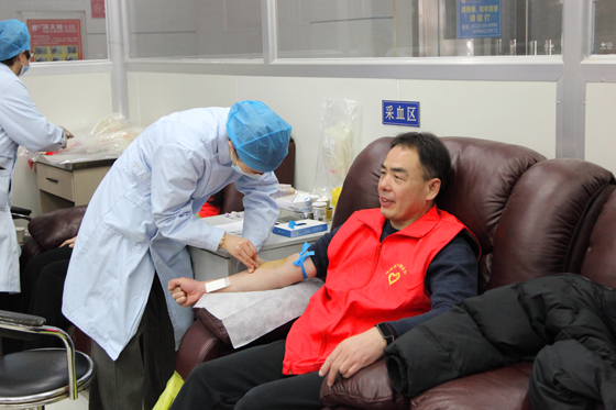 以爱之名，共筑生命防线——市市场监督管理局、市商务和外事局联合开展无偿献血活动