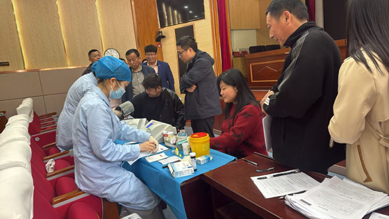 三尺讲台育桃李  一腔热血暖人间——固镇县教育局组织开展无偿献血活动