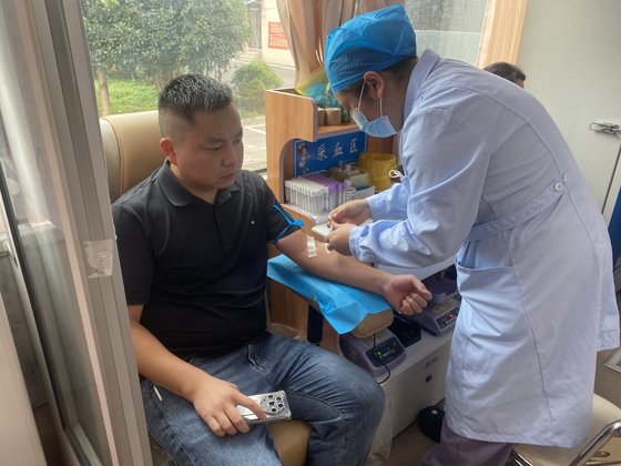 一袋热血一份情——固镇县湖沟镇集中献血用行动为生命加油！